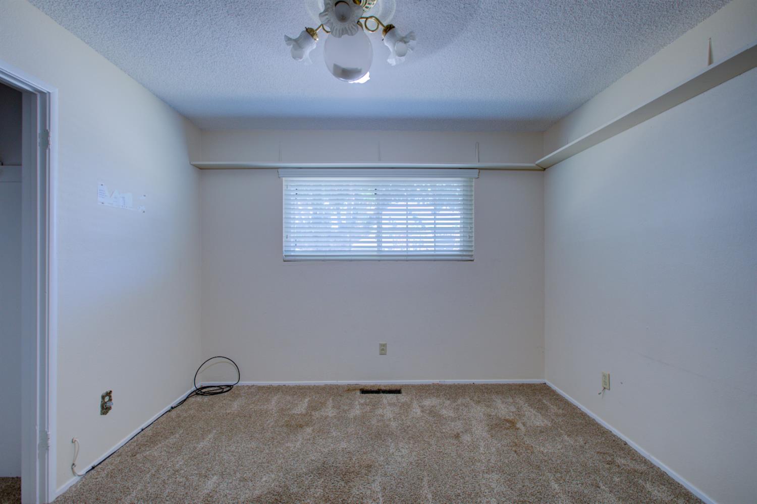 2982 Sequoia Drive Merced, CA 95340 - Photo 18 of 33 an empty room with a window