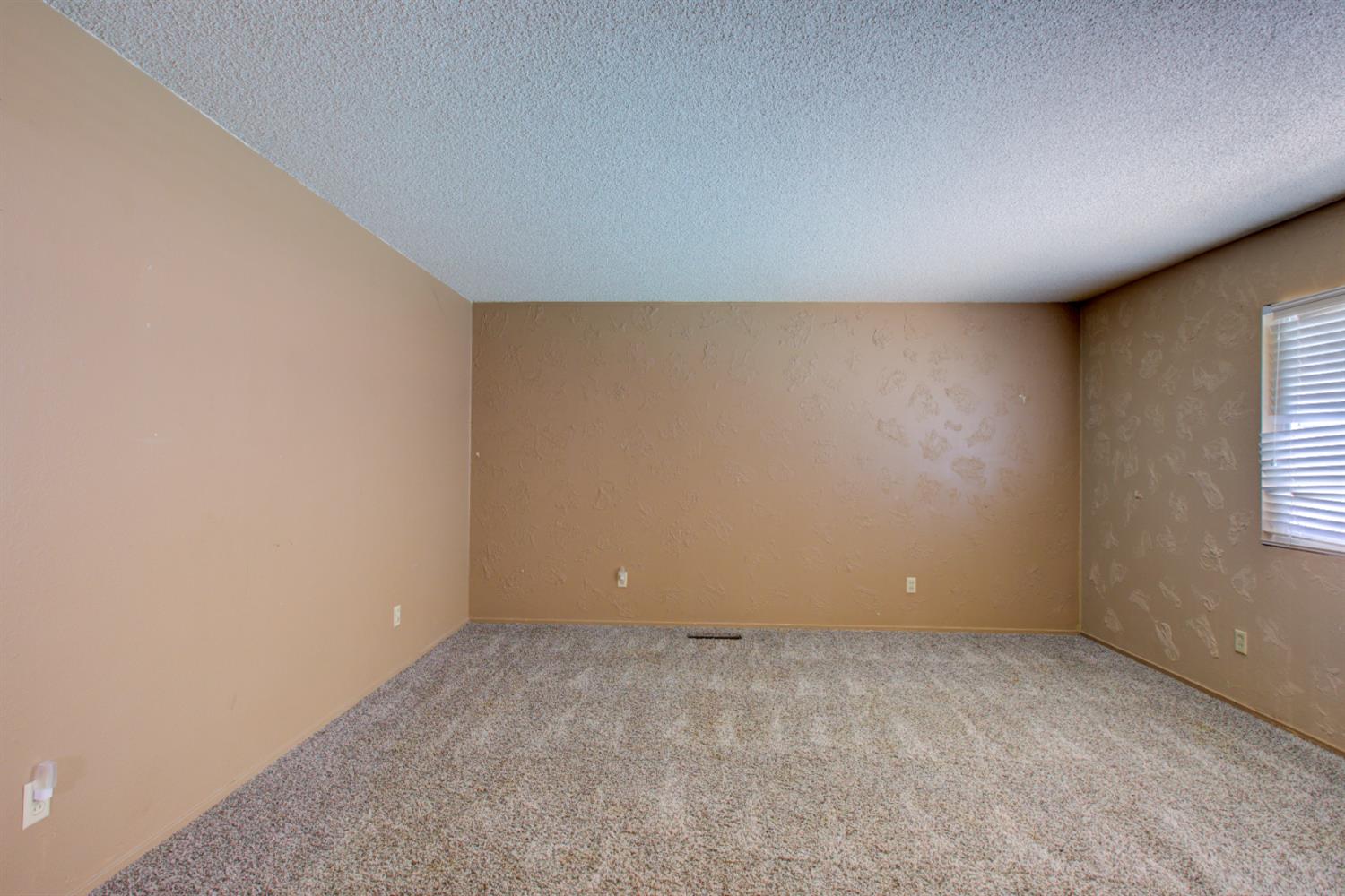 2982 Sequoia Drive Merced, CA 95340 - Photo 19 of 33 an empty room with windows