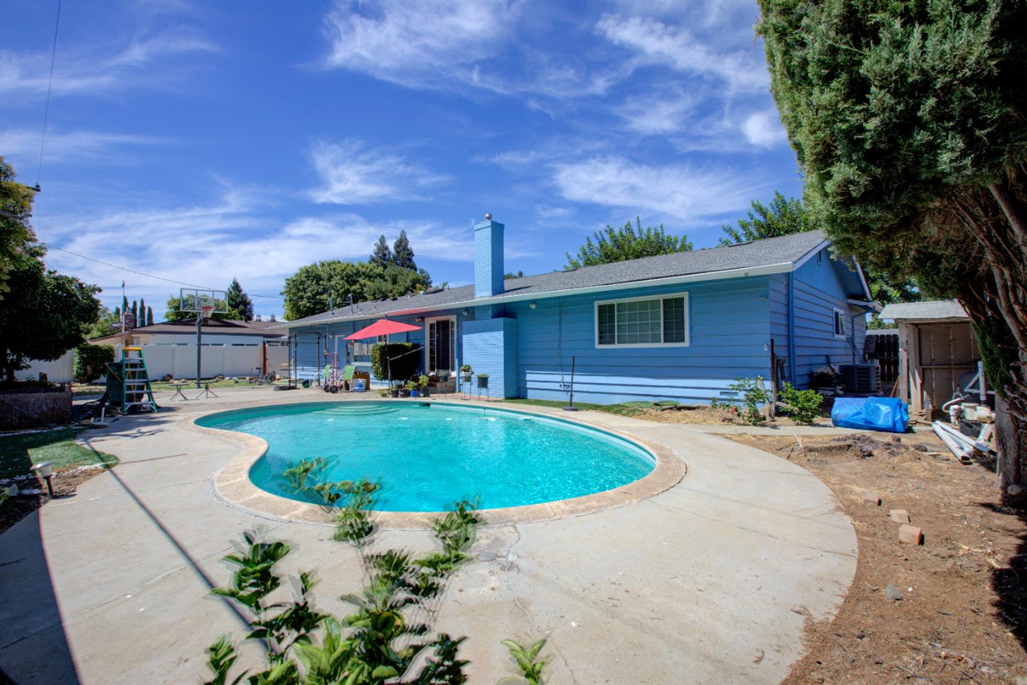 2982 Sequoia Drive Merced, CA 95340 - Photo 31 of 33 a swimming pool with outdoor seating
