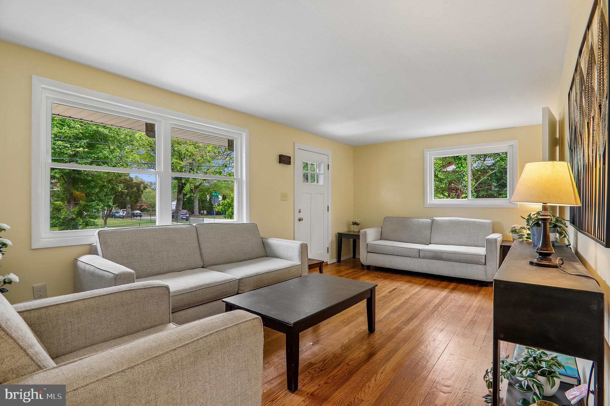 2816 Harris Avenue Silver Spring, MD 20902 - Photo 6 of 37 Living Room
