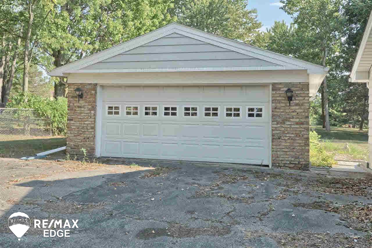 9312 East Bristol Road Davison, MI 48423 - Photo 4 of 30 21193619-3.JPG