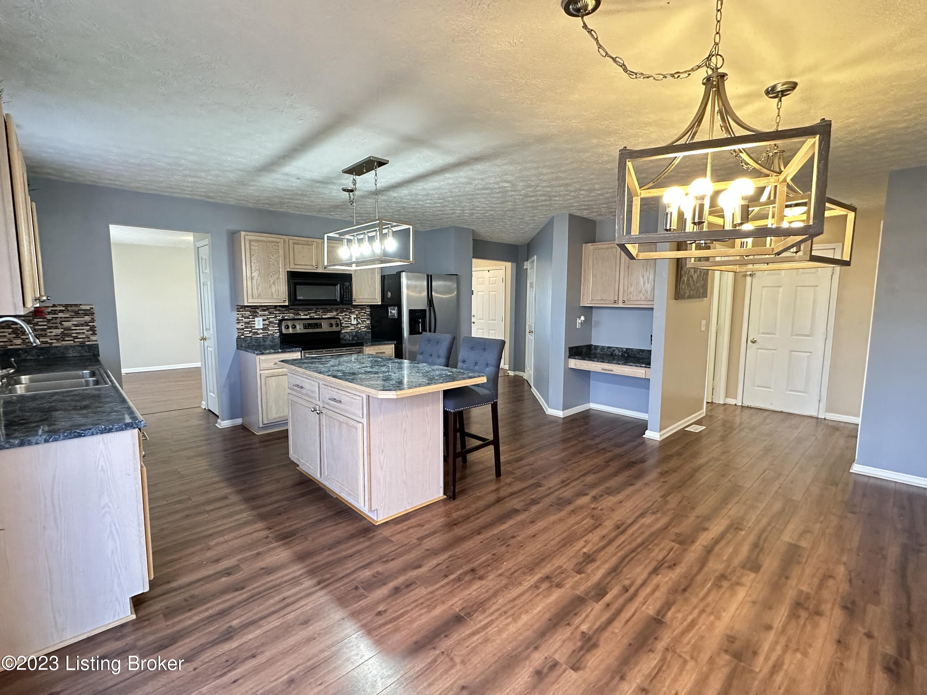 7835 Lariat Road Louisville, KY 40219 - Photo 15 of 46 22a47116ef7099f326f3554458a5a084bc1ba541