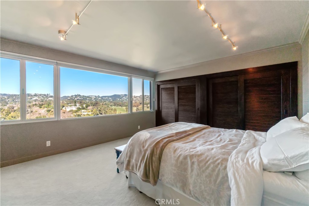 875 Comstock Avenue, Unit 16A Los Angeles, CA 90024 - Photo 16 of 28 a bedroom with a bed and window