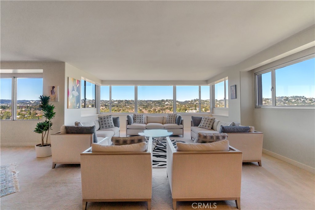 875 Comstock Avenue, Unit 16A Los Angeles, CA 90024 - Photo 4 of 28 a living room with furniture and a wooden floor