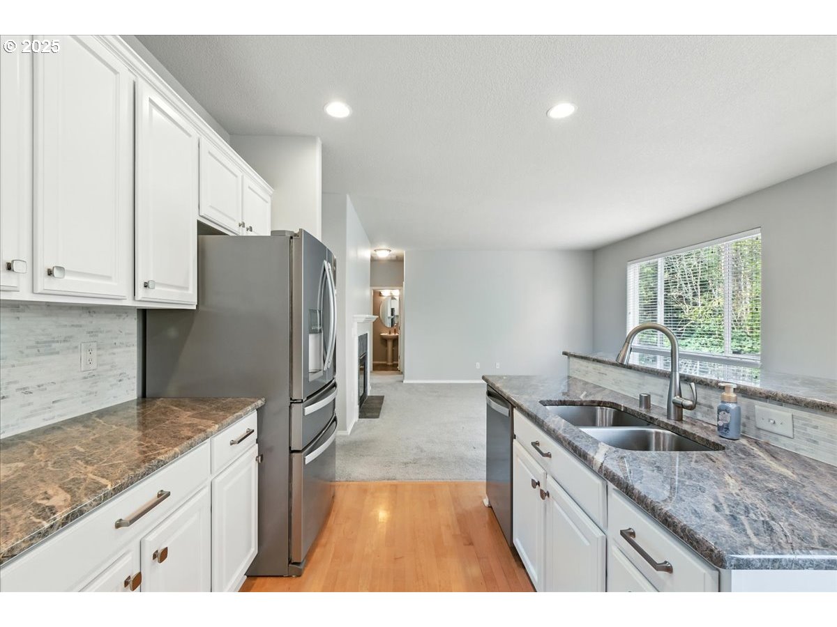 3839 Northwest 9th Loop Camas, WA 98607 - Photo 13 of 48 Kitchen