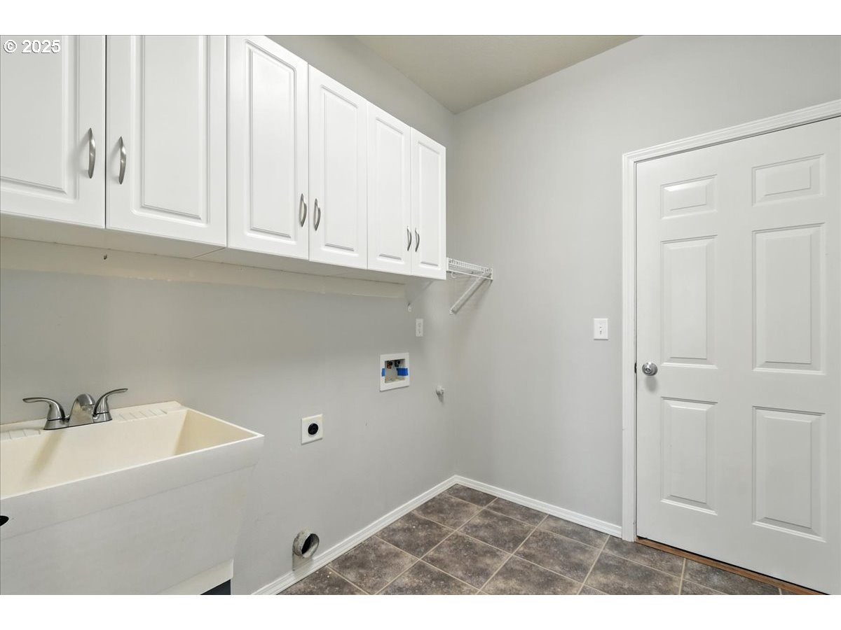 3839 Northwest 9th Loop Camas, WA 98607 - Photo 25 of 48 Utility Room