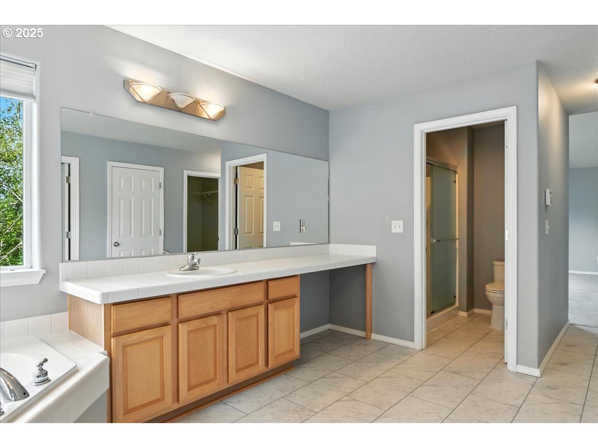 3839 Northwest 9th Loop Camas, WA 98607 - Photo 34 of 48 Owner's Suite Bathroom