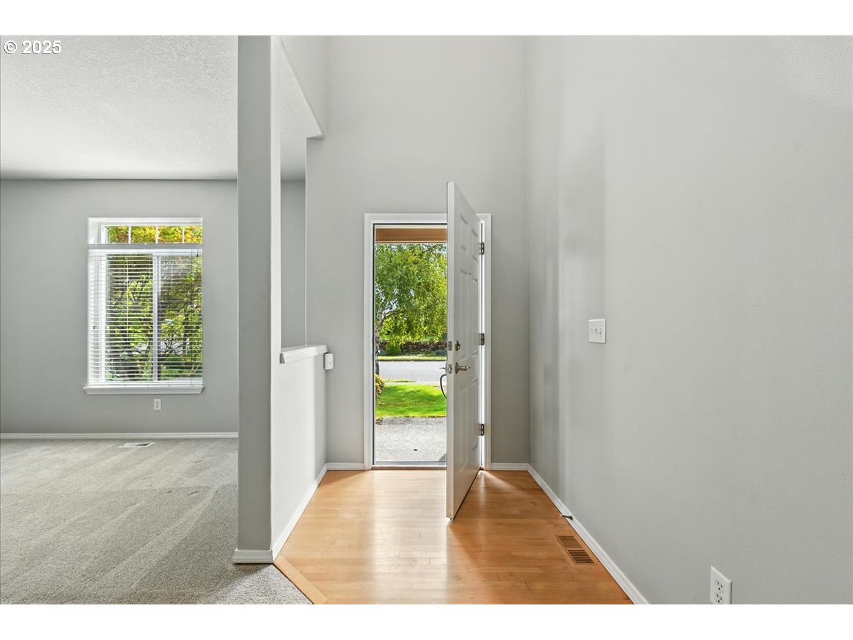 3839 Northwest 9th Loop Camas, WA 98607 - Photo 4 of 48 Entrance/Foyer