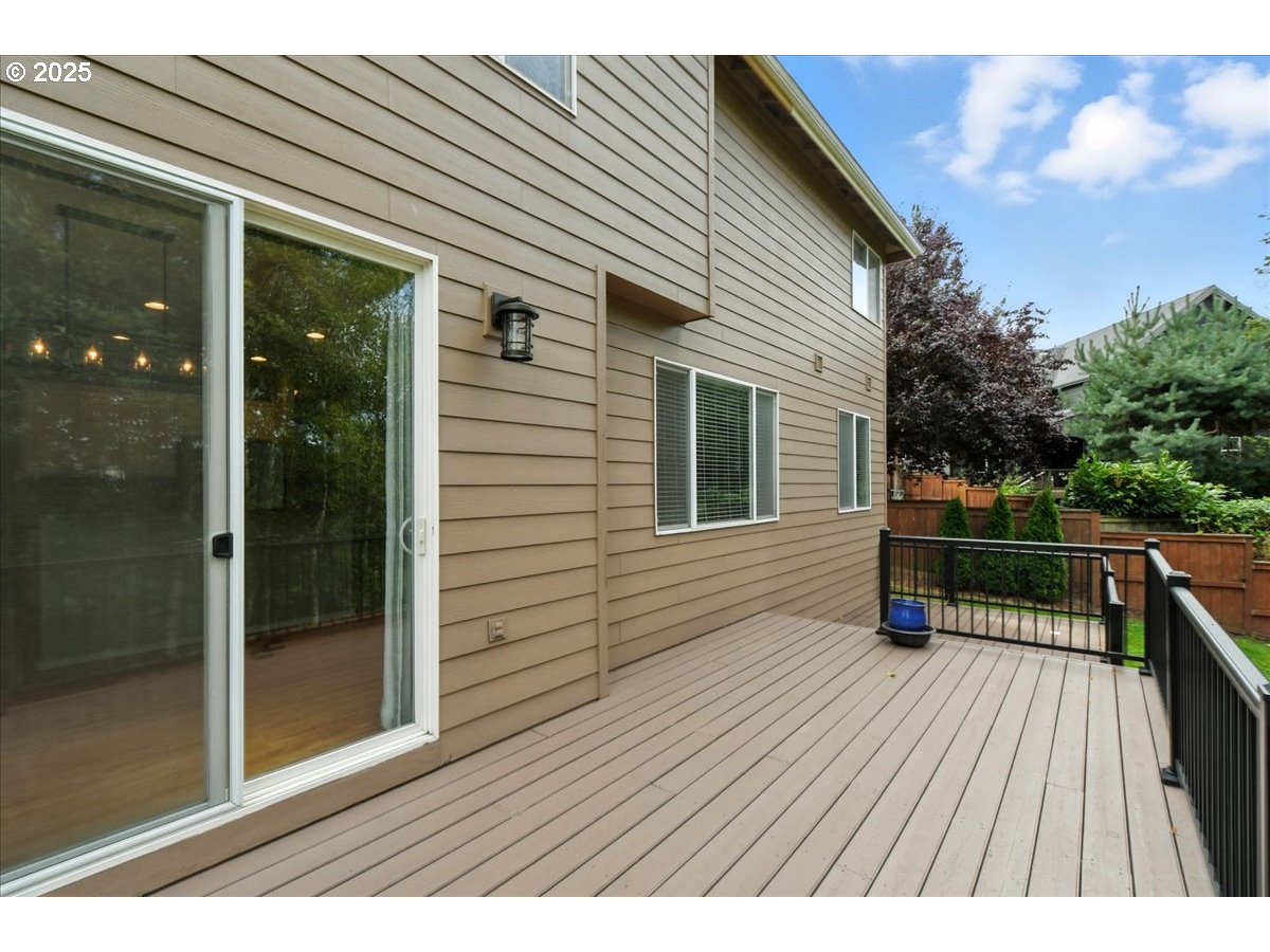 3839 Northwest 9th Loop Camas, WA 98607 - Photo 42 of 48 Deck