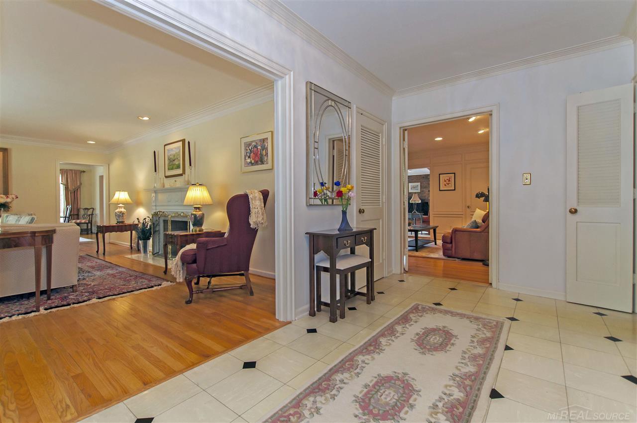 61 North Deeplands Road Grosse Pointe, MI 48236 - Photo 3 of 52 31292901-2.JPG