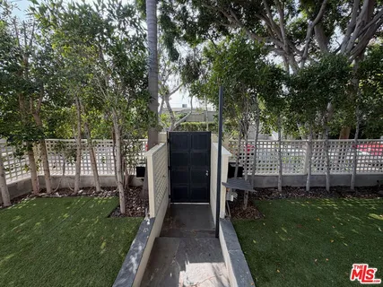 $1,995,000 | 9037 Elevado Avenue, West Hollywood, CA 90069