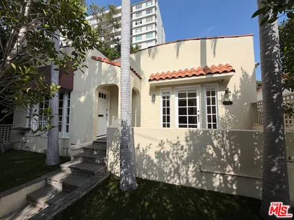 $1,995,000 | 9037 Elevado Avenue, West Hollywood, CA 90069