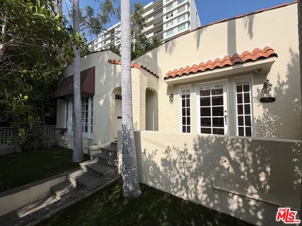 $1,995,000 | 9037 Elevado Avenue, West Hollywood, CA 90069
