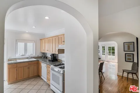 $1,995,000 | 9037 Elevado Avenue, West Hollywood, CA 90069