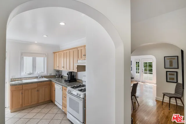 $1,995,000 | 9037 Elevado Avenue, West Hollywood, CA 90069