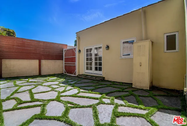 $1,995,000 | 9037 Elevado Avenue, West Hollywood, CA 90069