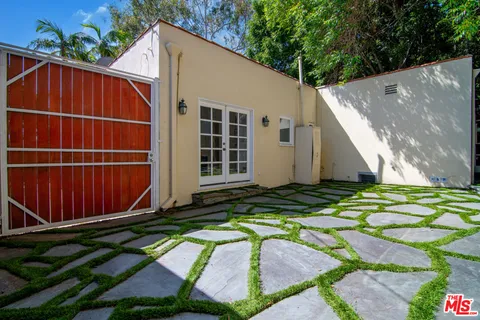 $1,995,000 | 9037 Elevado Avenue, West Hollywood, CA 90069