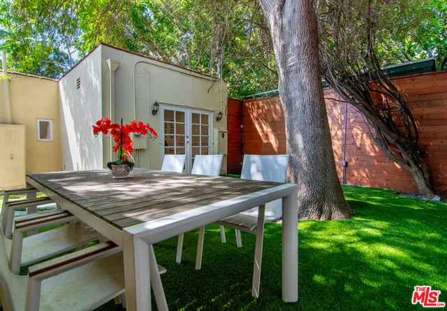 $1,995,000 | 9037 Elevado Avenue, West Hollywood, CA 90069