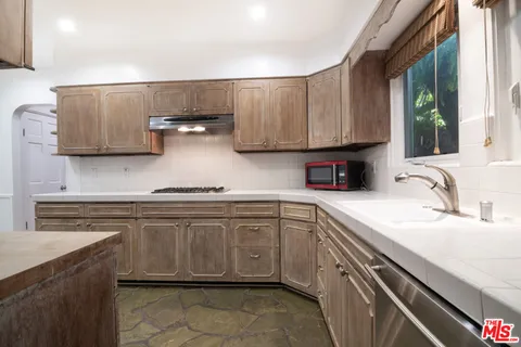 $1,995,000 | 9037 Elevado Avenue, West Hollywood, CA 90069