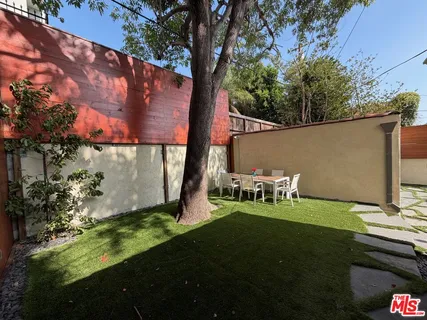 $1,995,000 | 9037 Elevado Avenue, West Hollywood, CA 90069