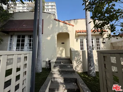 $1,995,000 | 9037 Elevado Avenue, West Hollywood, CA 90069