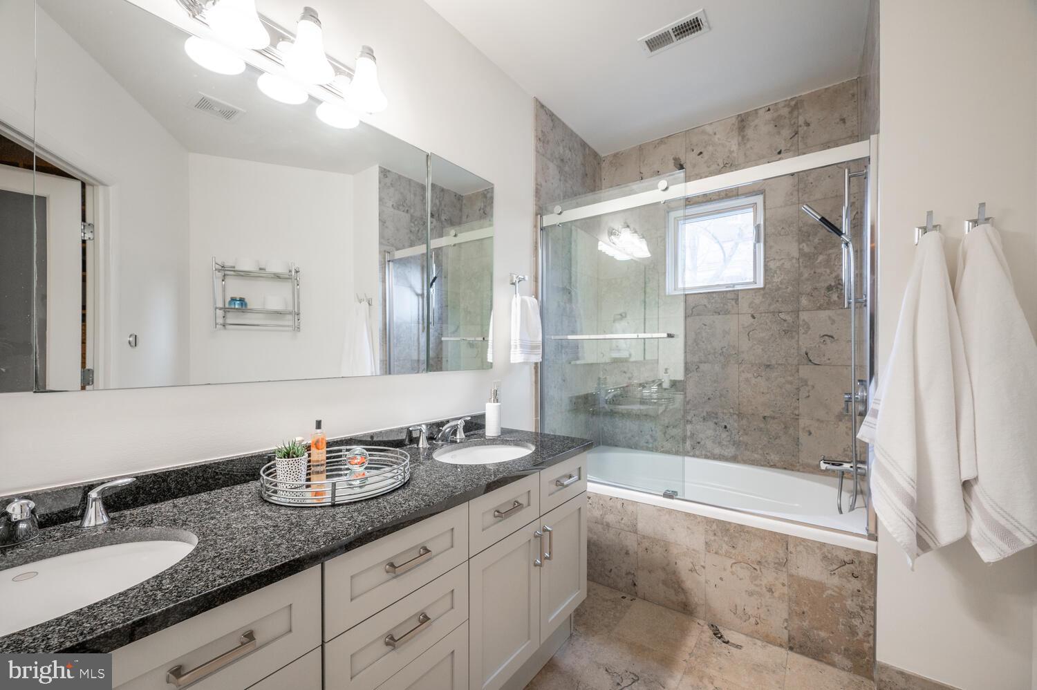 1700 Kalorama Road Northwest, Unit 308 Washington, DC 20009 - Photo 19 of 33 Primary Suite Bathroom