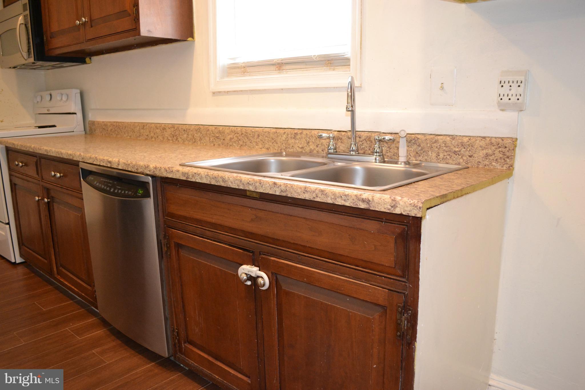 9300 Sanger Street Lorton, VA 22079 - Photo 8 of 16 a kitchen with granite countertop a sink and a cabinets