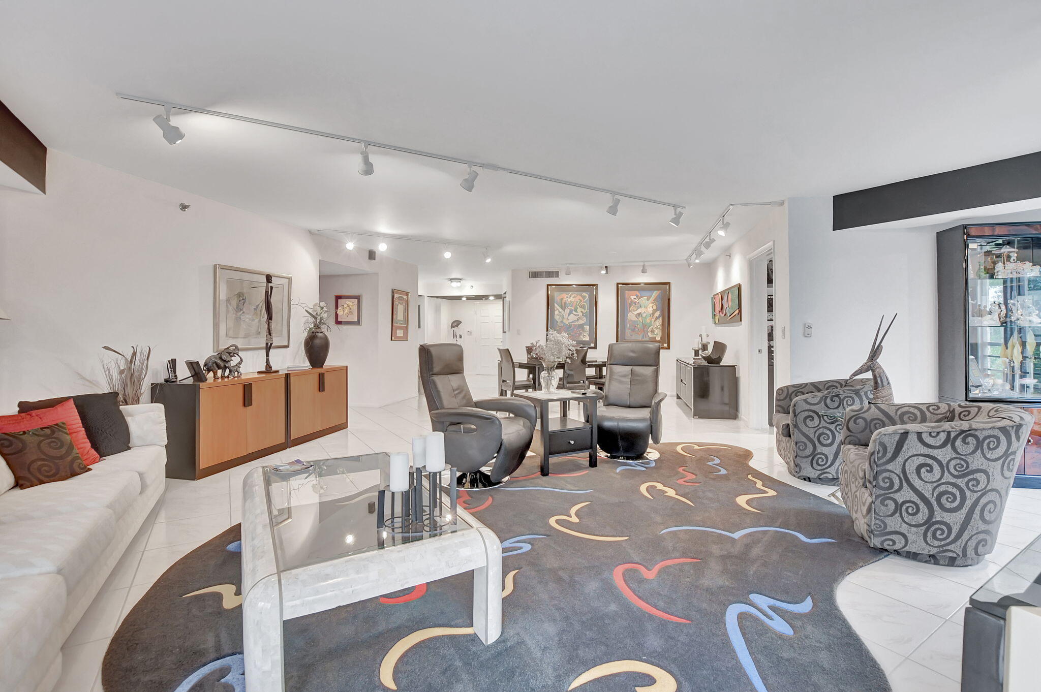 7572 Regency Lake Drive, Unit 502 Boca Raton, FL 33433 - Photo 8 of 54 Living room