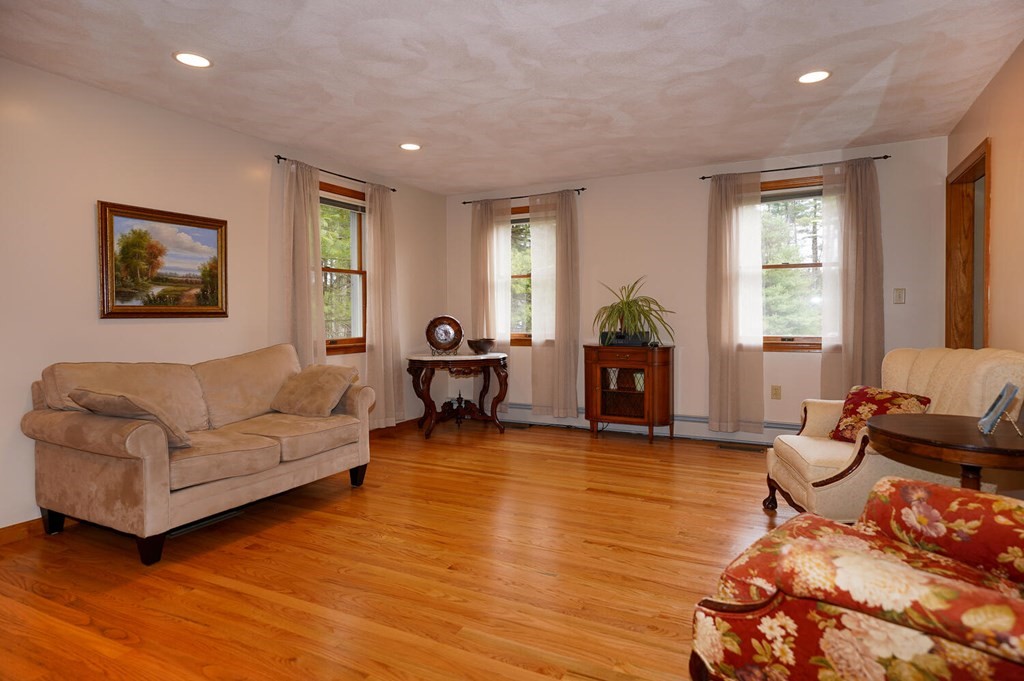 7 Natalie Road Chelmsford, MA 01824 - Photo 14 of 31 Gallery Image 14