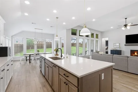 $625,000 | 192 Shoreview Drive, Rhome, TX 76078