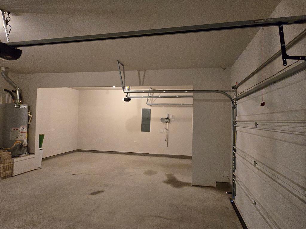 508 Williams Way Van Alstyne, TX 75495 - Photo 22 of 26 a view of a garage