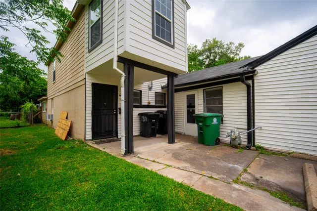 a view of a entryway front of house