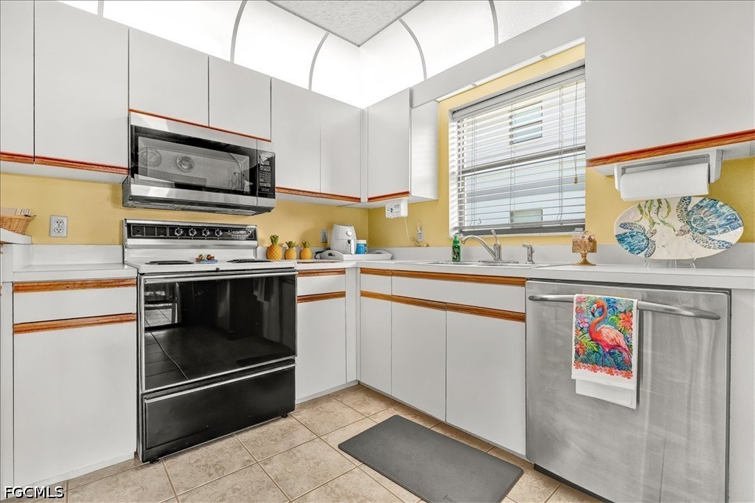 707 Hoover Dike Road, Unit 904 Clewiston, FL 33440 - Photo 23 of 41 a kitchen with stainless steel appliances a stove a microwave and sink