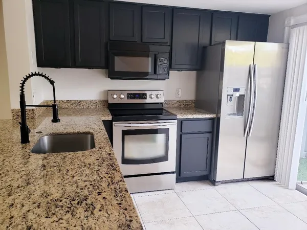 $2,300 | 89 Southwest 3rd Street, Pompano Beach, FL 33060