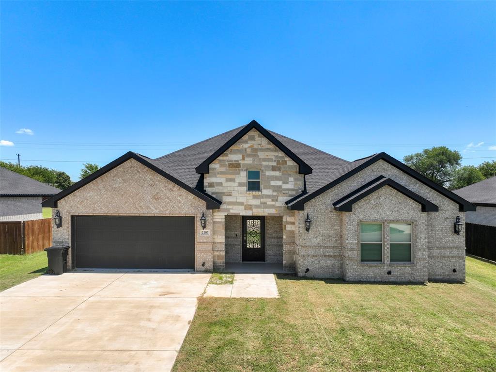 2107 Cole Street Mabank, TX 75147 - Photo 2 of 33