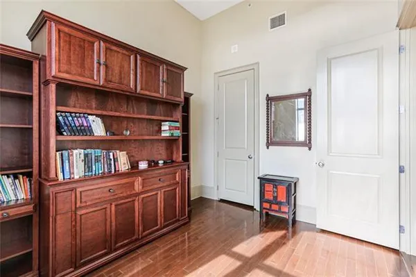 $1,700 | 1201 Canal Street, Unit 501, New Orleans, LA 70112