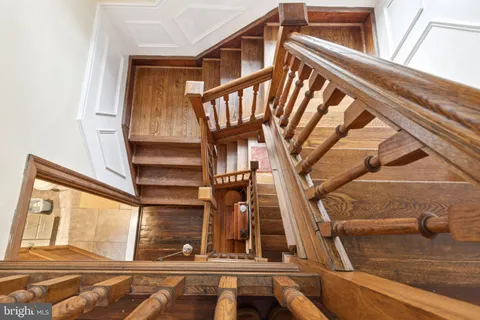 a view of entryway with a front door