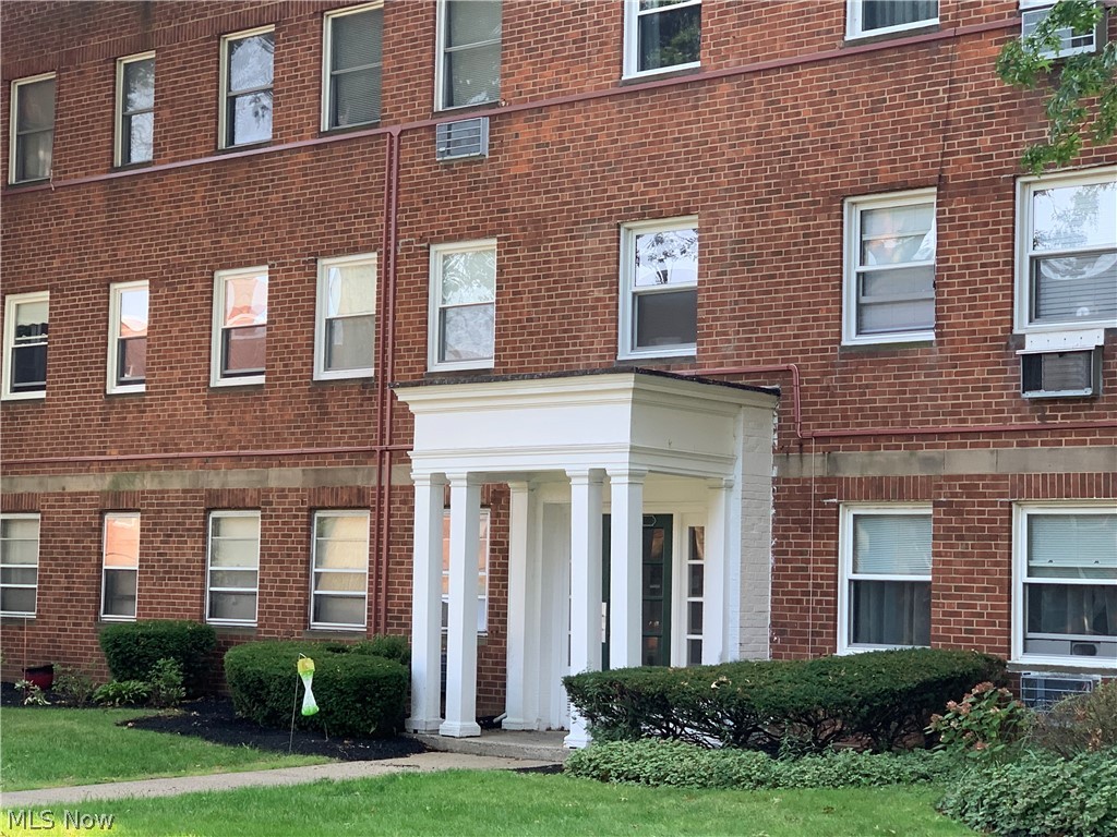 13821 Cedar Road, Unit 301 South Euclid, OH 44118 - Photo 12 of 16