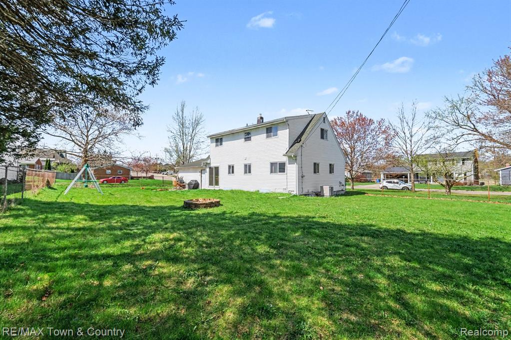 308 Old Bridge Road Grand Blanc, MI 48439 - Photo 3 of 37 Gallery Image 3