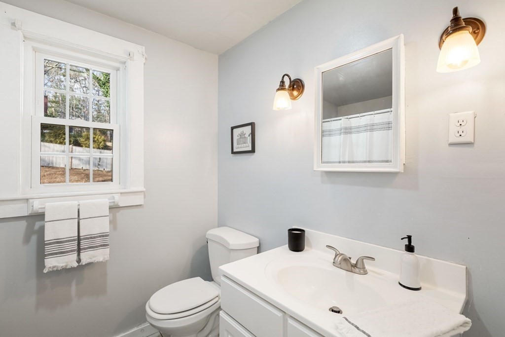 382 Bay Road Duxbury, MA 02332 - Photo 16 of 37 Gallery Image 16