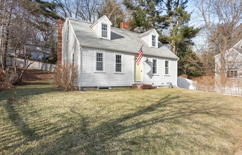 382 Bay Road Duxbury, MA 02332 - Photo 3 of 37 Gallery Image 3