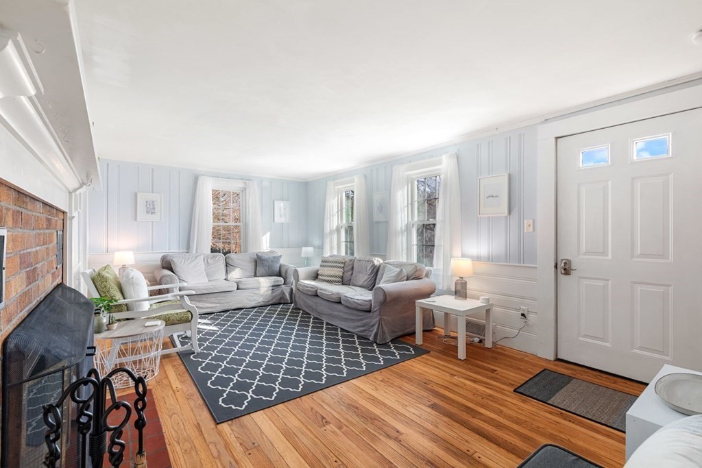 382 Bay Road Duxbury, MA 02332 - Photo 4 of 37 Gallery Image 4