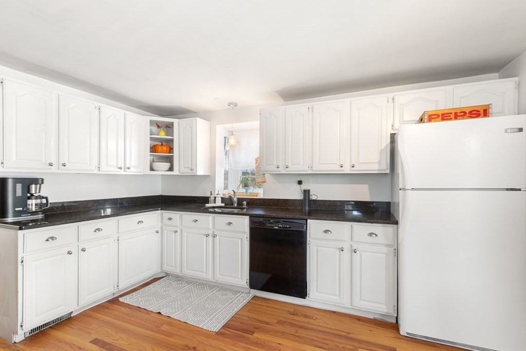 382 Bay Road Duxbury, MA 02332 - Photo 8 of 37 Gallery Image 8