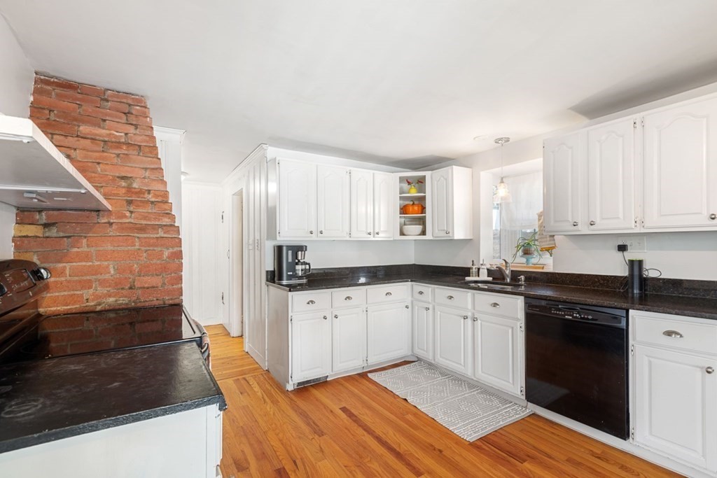 382 Bay Road Duxbury, MA 02332 - Photo 9 of 37 Gallery Image 9