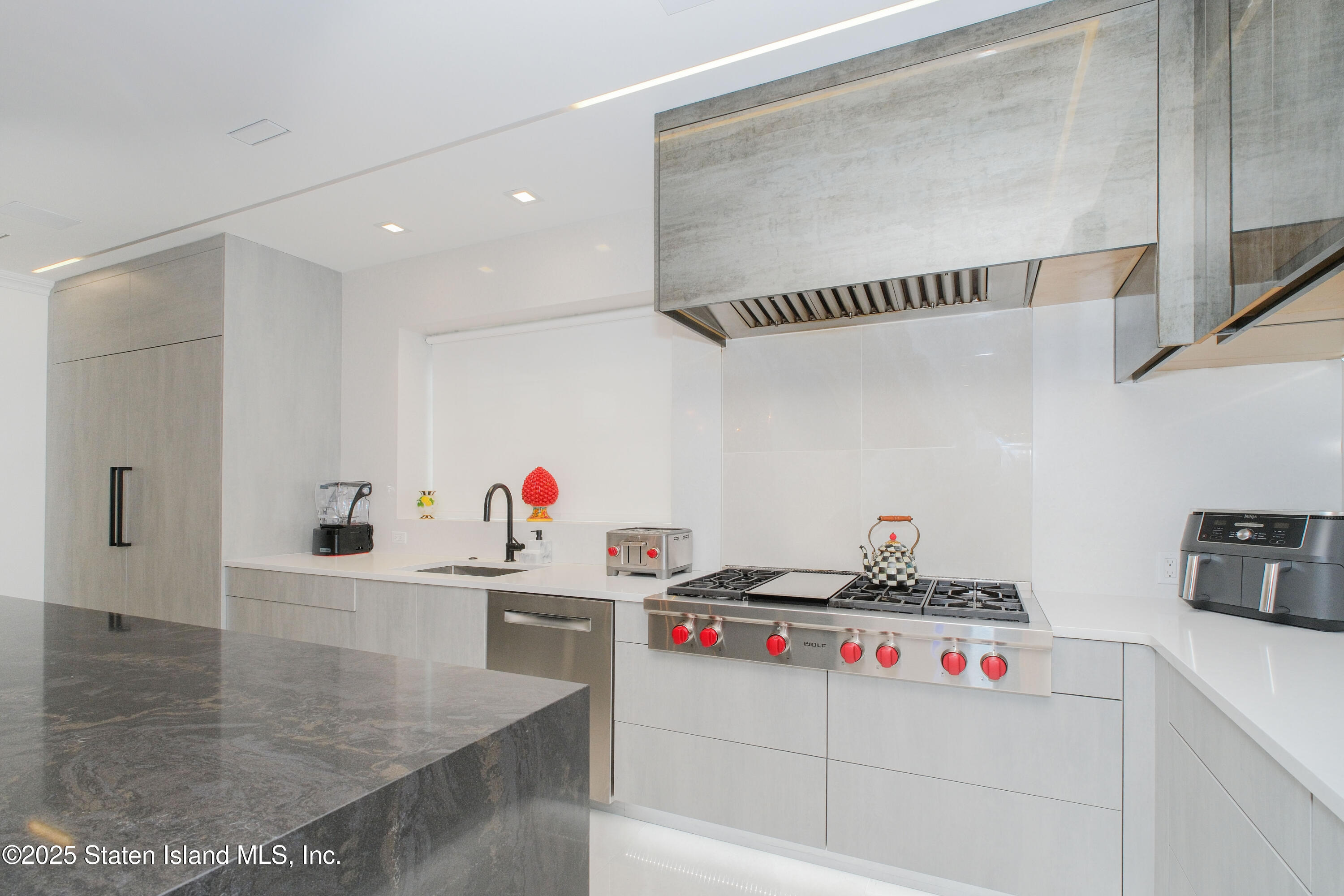 2404 Royce Street Brooklyn, NY 11234 - Photo 10 of 37 DSCF1017