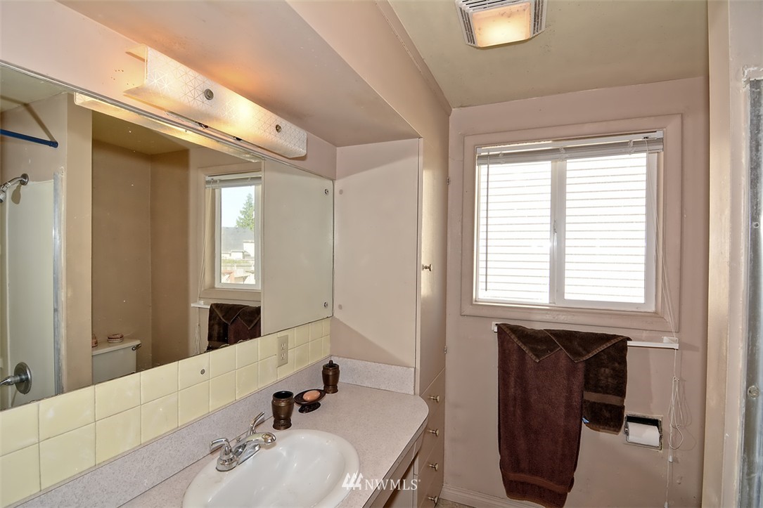 505 Logan Road Lynnwood, WA 98036 - Photo 5 of 14 Gallery Image 5