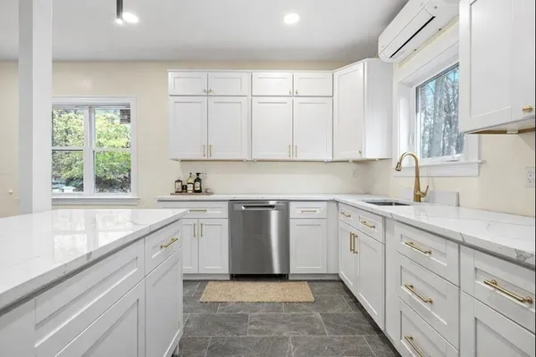 $614,888 | 12 Beale Street, Worcester, MA 01606