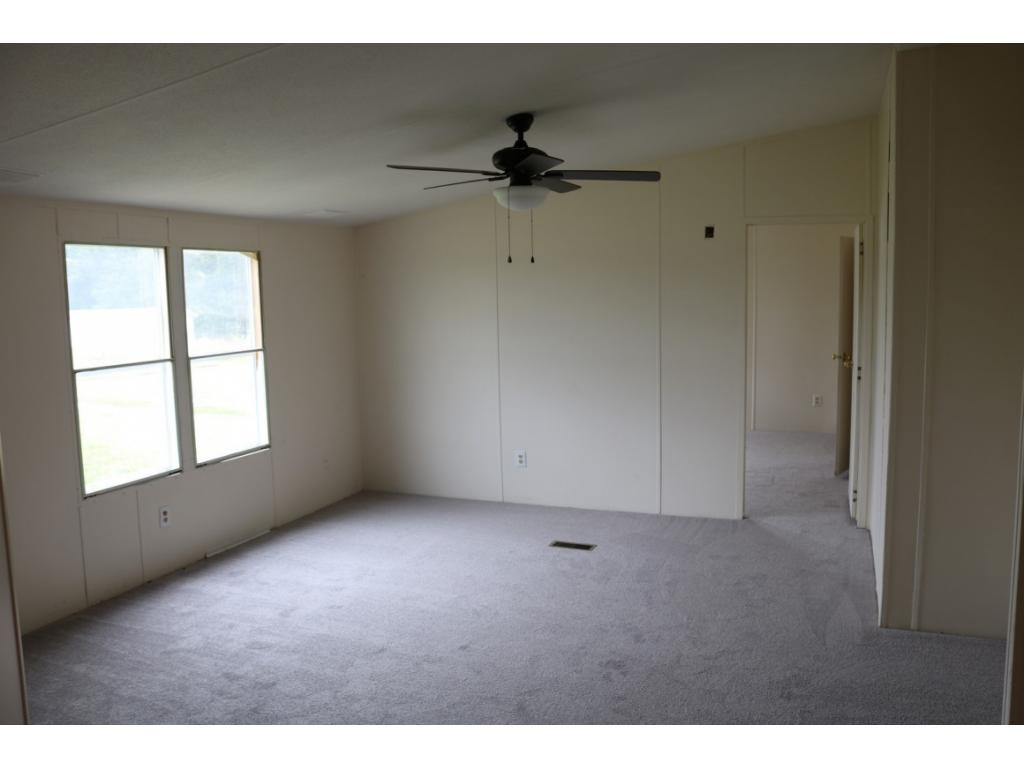460 Ross County Road Greeneville, TN 37745 - Photo 3 of 21 living room