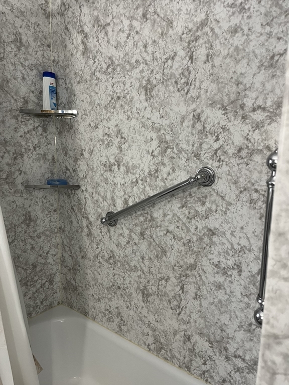 38 Chevy Chase Road Worcester, MA 01606 - Photo 21 of 35 a bathroom with a bathtub