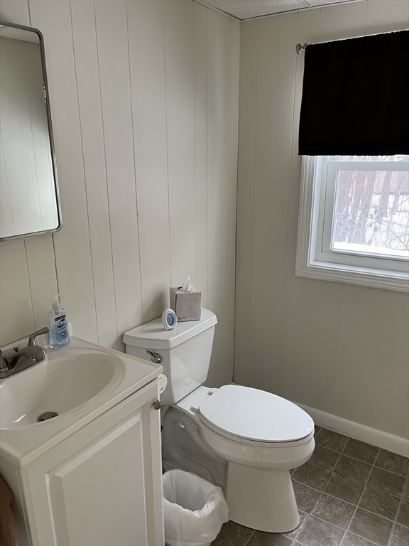 38 Chevy Chase Road Worcester, MA 01606 - Photo 30 of 35 a bathroom with a toilet sink and mirror